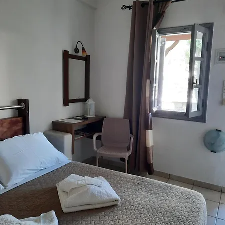 Nektaria Hostel Perissa (Santorini)