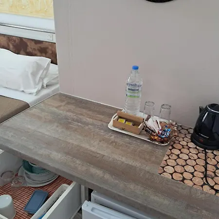 Nektaria * Perissa (Santorini)