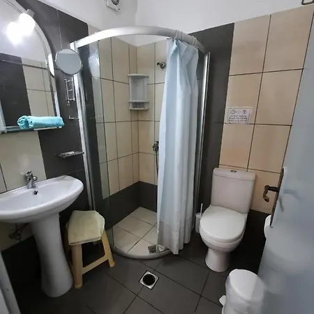 Nektaria * Perissa (Santorini)