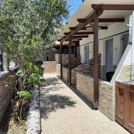 Nektaria Hostel Perissa (Santorini)