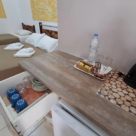 Hostel Nektaria Perissa (Santorini)