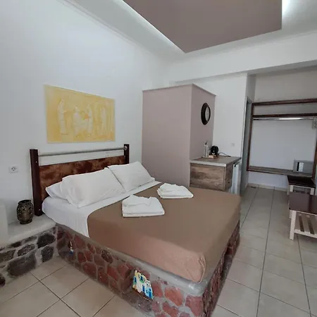 Hostel Nektaria Perissa (Santorini)