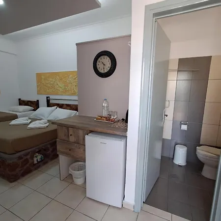 Nektaria Hostel Perissa (Santorini)
