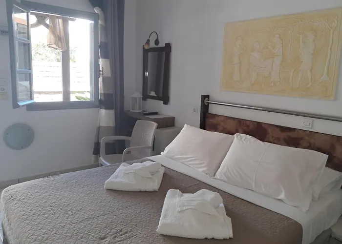 Nektaria Hostel Perissa (Santorini)