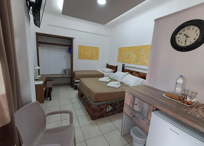 Nektaria Hostel Perissa (Santorini)